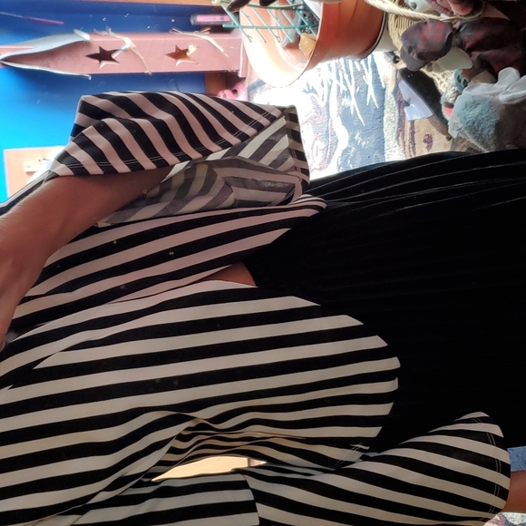 Black and white bell sleeved blazer - Picture 4 of 6